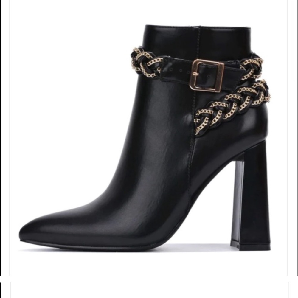 Elegant Black Ankle Boots with Chain Detail
